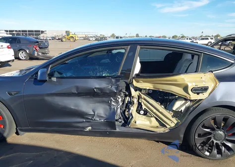 2021 Tesla Model 3 Performance Dual Motor All-Wheel Drive z USA, uszkodzony, nr VIN 5YJ3E1EC4MF988480